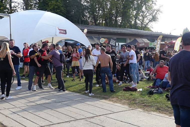 Slavnosti piva Krušovice nabídly kromě spousty piva a soutěží zvučná jména jako Tři Sestry, Wohnout nebo rakovnický Brutus.