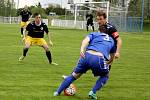 Nové Strašecí (v modrobílém) porazilo doma v derby SK Rakovník 2:1 na penalty.