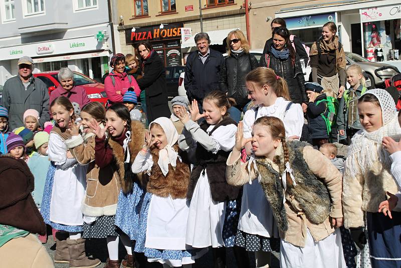 Rakovnické děti vítaly ve středu 20. března 2019 první jarní den.