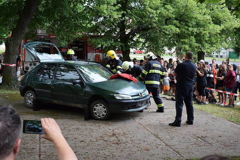 Oslavy výročí 170 let od zakoupení hasičské stříkačky a 140 let od založení Sboru dobrovolných hasičů Kněževes.