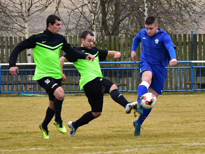 Fotbalisté Lánů smetli v prvním jarním kole okresního přeboru Kněževes 5:1.