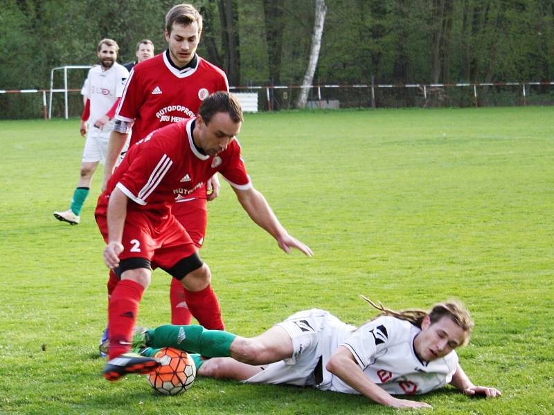 Fotbalisté Olešné zdolali rezervu Zavidova 3:1, Kolešovice si poradily s Lišany 2:0.