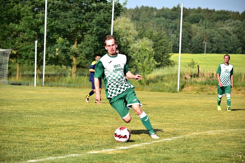 Lišany (v zelenobílém) si doma v posledním kole přeboru poradily s Olešnou 2:0.