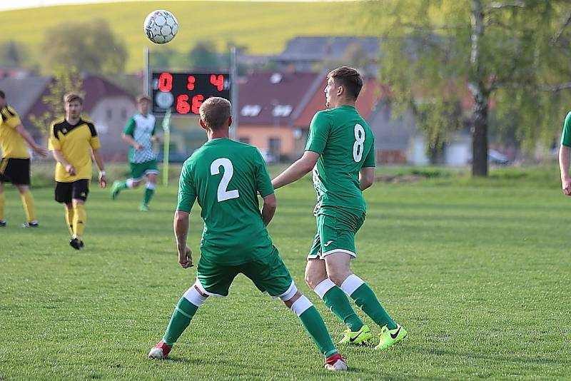 Z fotbalového utkání I.B třídy Lišany - Zavidov (0:5)