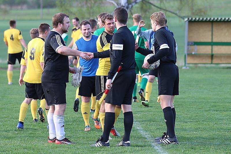 Z fotbalového utkání I.B třídy Lišany - Zavidov (0:5)