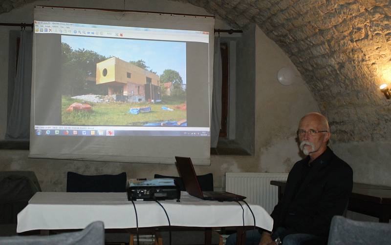Přednáška o rekonstrukčních a restaurátorských prací v sále dr. Spalové v Muzeu T. G. Masaryka.