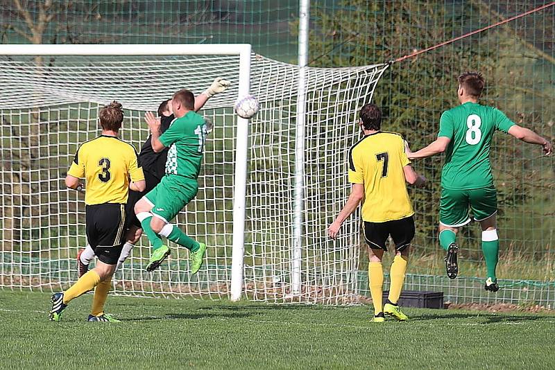 Z fotbalového utkání I.B třídy Lišany - Zavidov (0:5)