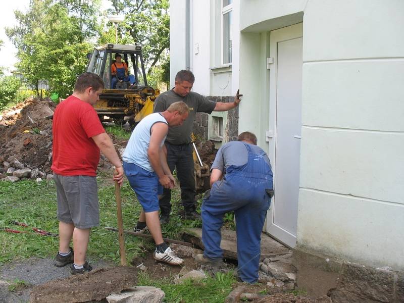 Dobrovolnická brigáda v Mateřské školce v Jesenici