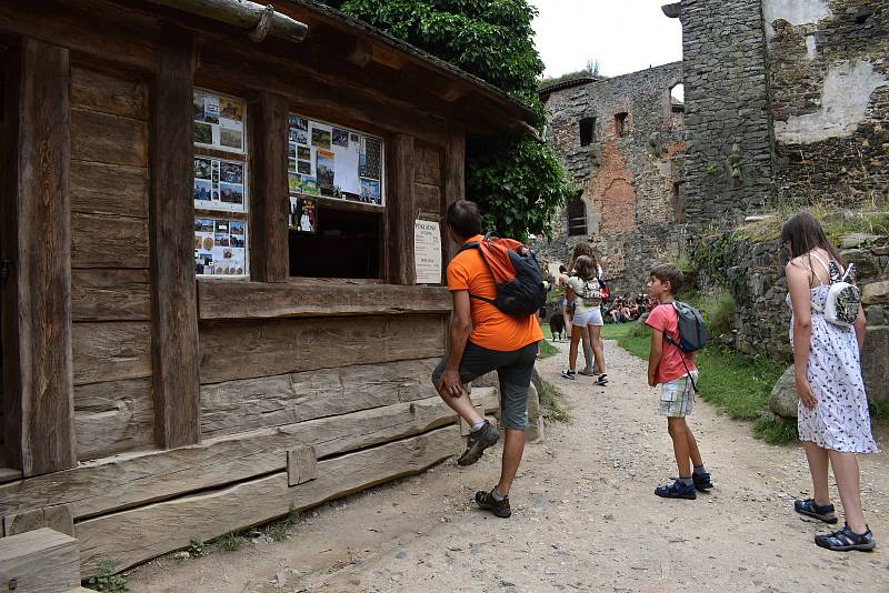 Hrad Krakovec je v létě v obležení turistů. Návštěvnost je srovnatelná s tou loňskou, kdy byla rekordní.