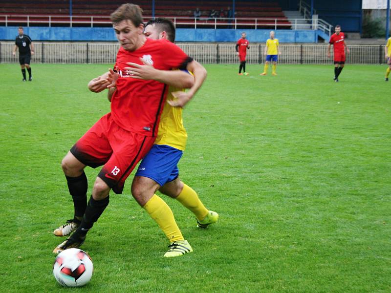 Fotbalisté SK Rakovník vyhráli doma i popáté. V 8. divizním kole zničili Dobříš 5:0.