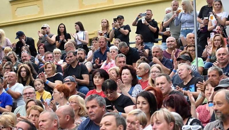 Koncert legendární rockové skupiny Olympic si přišlo do Letního kina v Rakovníku poslechnout šest set Rakovničanů.