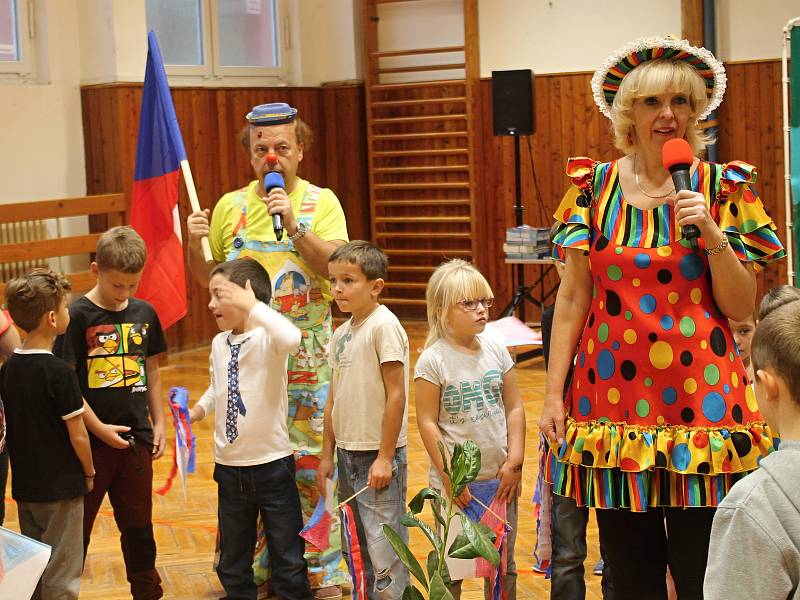 Inka Rybářová a Dendy Rybka zavítali mezi šanovské děti.