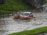 Potopa pod viaduktem v Rakovníku po dešti 8.  května 2013