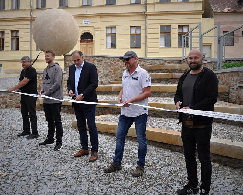 Slavnostní otevření revitalizovaného prostranství u gymnázia.