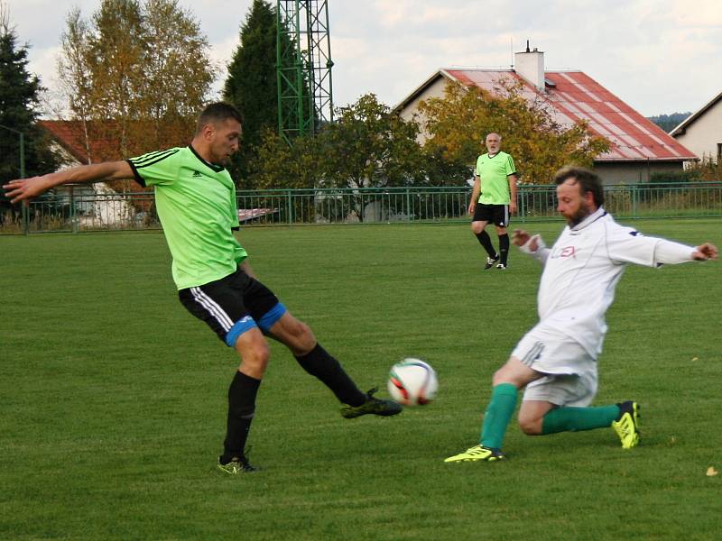 Rakovnická Olympie porazila v dohrávce 7. kola okresního přeboru Lišany 3:0.