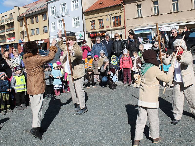 Rakovnické děti vítaly ve středu 20. března 2019 první jarní den.