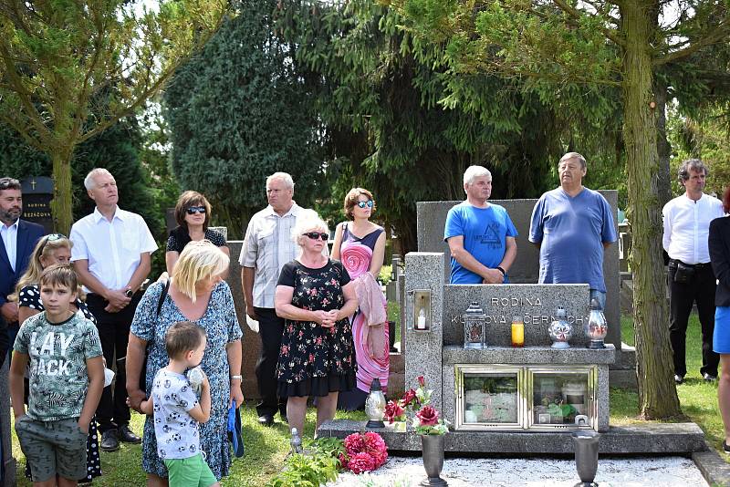 Znovuuložení ostatků strážmistra četnictva Františka Ometáka na mutějovickém hřbitově.