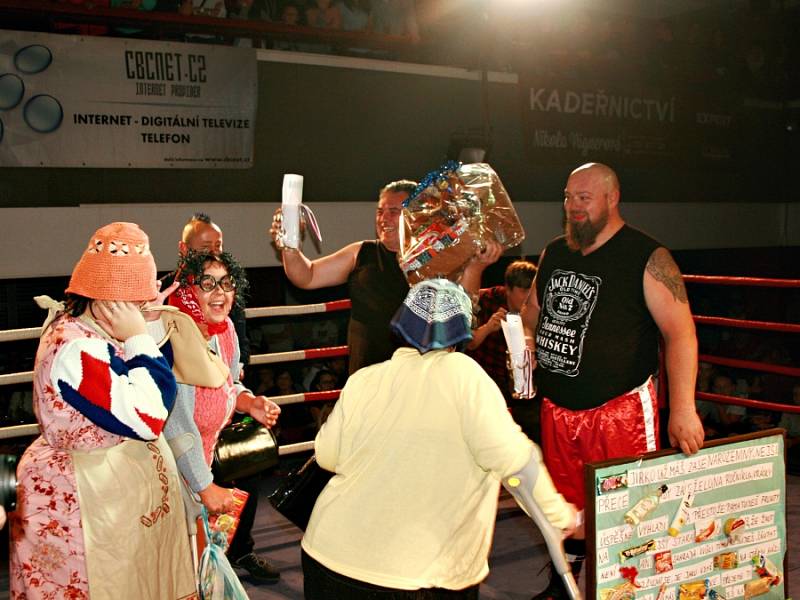 V rakovnickém kulturním centru se uskutečnil osmý ročník galavečera Boxeři dětem