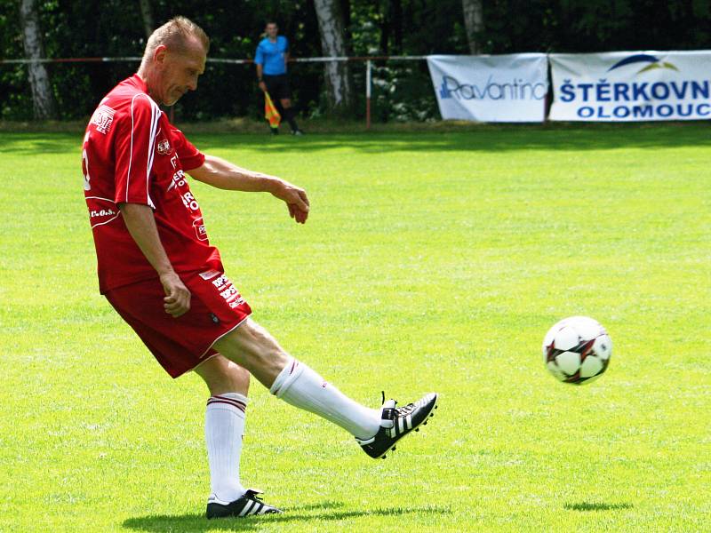 Oslavy 90 let fotbalu v Kolešovicích, stará garda Kolešovic vs. Amfora Praha, 2016