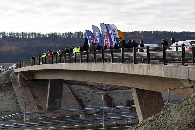 Slavnostní otevření desetikilometrového úseku dálnice D6.