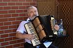 Vystoupení harmonikářů Duo Ježek v rakovnickém domově seniorů.