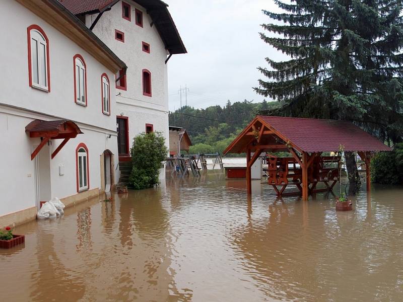 Berounka atakovala šlovický mlýn