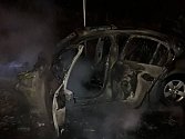 Požár osobního auta u čerpací stanice v Borku