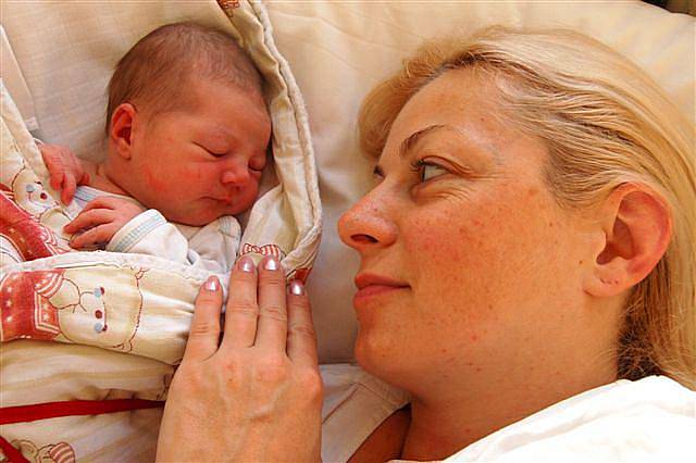 Tereza TICHÁ ze Starého Plzence se narodila 14. listopadu 30 minut po půlnoci.  Terezka vážila při narození 3200 gramů, měřila 51 cm.