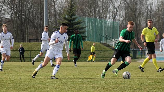 FORTUNA divize A (18. kolo): SK Aritma Praha - FC Rokycany (na snímku fotbalisté v zelenočerných dresech) 1:0 (0:0).