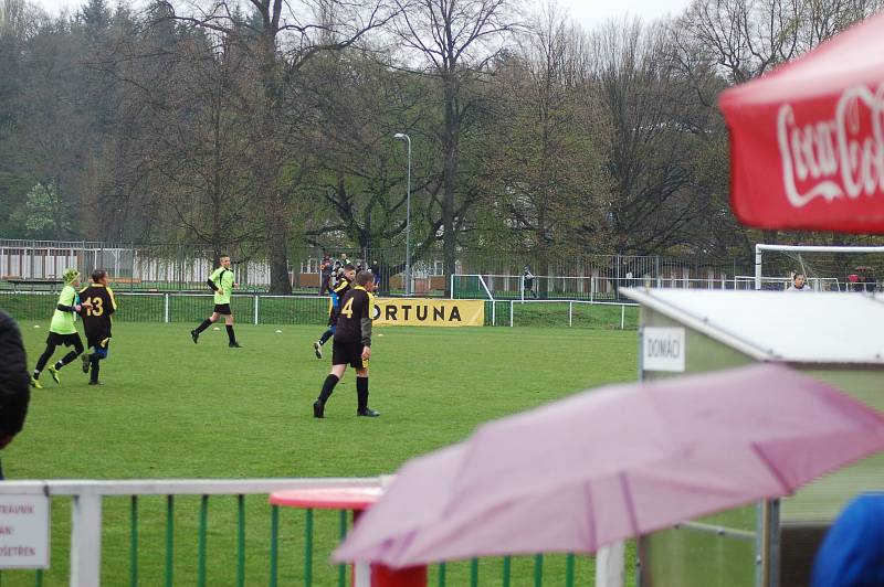 Kluci z Husových sadů nasypali Horažďovicím 16 gólů