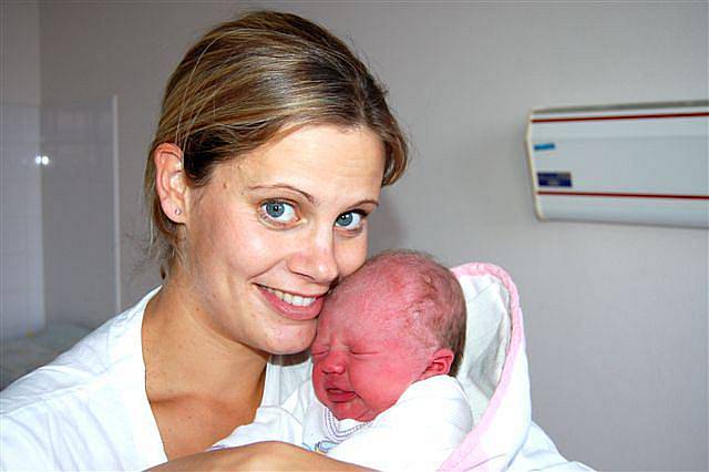 Dobroslava NEKOLNÁ ze Štěnovic se na sále rokycanské porodnice narodila 28. října. Přišla na svět 44 minut po poledni. 