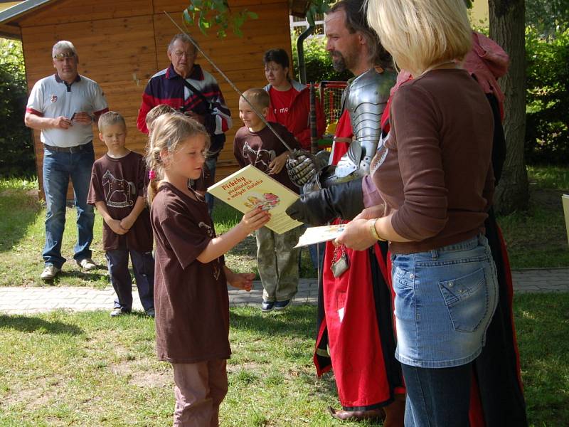 Rytíři pasovali děti mateřinky na školáky.