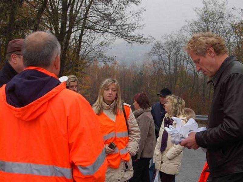 Rekonstrukce mostu nad Klabavou v úterý vyvrcholila.