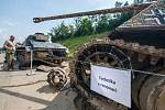 V Muzeu na demarkační linii probíhá údržba vojenské techniky. Podívejte se, jak členové klubu připravují tanky na Den pozemního vojska BAHNA 2021.