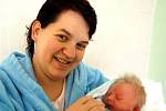 Dominik BOGUSKÝ z Mlečic bude mít v rodném listě datum 1. ledna 2010. Narodil se ve 14.15 hodin. Vážil 3100 gramů a měřil 49 cm.  