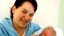 Dominik BOGUSKÝ z Mlečic bude mít v rodném listě datum 1. ledna 2010. Narodil se ve 14.15 hodin. Vážil 3100 gramů a měřil 49 cm.  