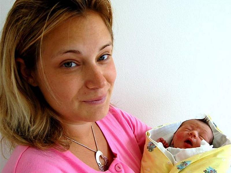 Michaela Zahradníková z Letin se narodila 17. září v 05,20 hodin, jako první dítě  manželů Kateřiny a Luďka. Po porodu vážila 3200 gramů a měřila 51 centimetrů. Rodiče věděli, že jejich prvním potomkem bude holčička, tatínek byl u porodu  přítomen.