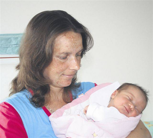 Kristýna ZDVOŘANOVÁ z Klabavy se narodila 29. května ve 21 hodin a 44 minut. Manželé Lenka a Honza věděli dopředu, že i jejich druhé dítě bude holčička. Doma se na malou sestřičku těší prvorozená Natálka (9 let). Kristýnka vážila při narození 3420 gramů, 