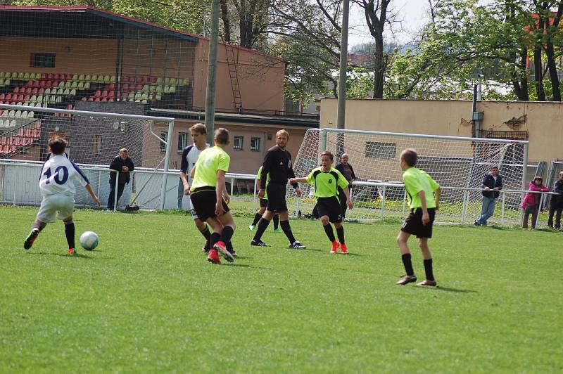 Ve fotbalové krajské soutěži žáků podlehla rezerva FC Rokycany fyzicky vyspělejšímu soupeři z Horšovského Týna 2:7 po poločase 0:2.