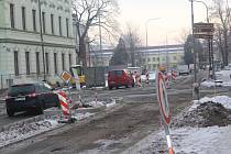 Víkendové omezení provozu v rokycanské Jiráskově ulici se bude týkat úseku od vjezdu k Bille ke kruhovému objezdu