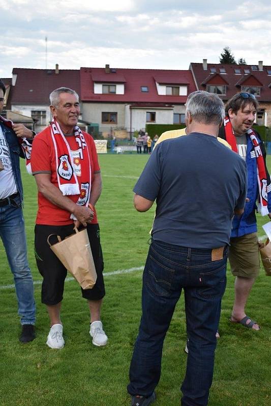 Slavnostní poděkování bývalým reprezentantům TJ Sokol proběhlo v poločasové přestávce zápasu proti Stříbru.