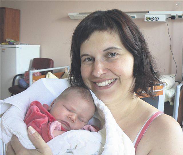 Anežka CAJTHAMLOVÁ ze Stupna se narodila 3. května ve FN v Plzni. Přišla na svět dopoledně, v 10 hodin a 57 minut. Její porodní váha byla 3340 gramů, měřila 51 cm. Manželé Michaela a Václav mají už doma prvorozenou dceru Elišku (3 roky). 