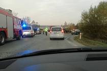 Nehoda dodávky a nákladního auta s nadměrným nákladem na sjezdu z dálnice D5 u Ejpovic