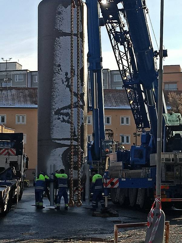 V sídlišti kolem ulice Na Pátku mají nyní sólo montéři.