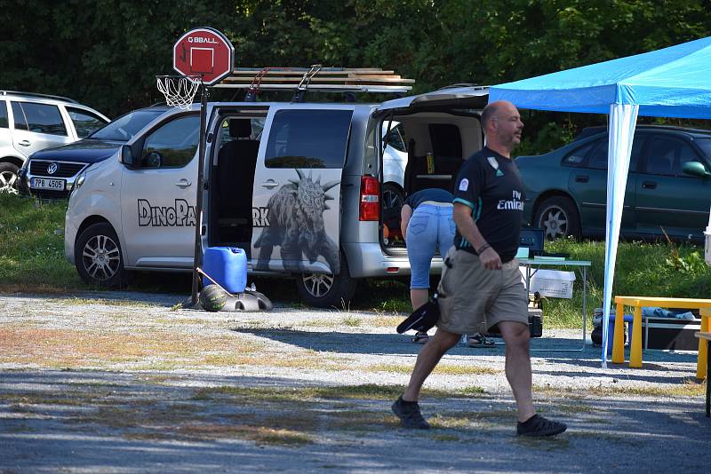 Rokycanští patrioti pořádali v nedělním odpoledni další ročník Dne plného her. Objednali si krásné počasí a pozvali řadu partnerů.