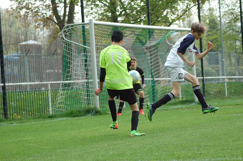 Ve fotbalové krajské soutěži žáků podlehla rezerva FC Rokycany fyzicky vyspělejšímu soupeři z Horšovského Týna 2:7 po poločase 0:2.