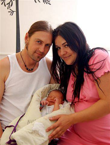 Vilém Maxmilián HANZLÍK z Plánice u Klatov se narodil v rokycanské porodnici 28. července. Přišel na svět minutu po osmé večer. Manželé Petra a Vilém věděli dopředu, že jejich první dítě bude chlapeček. Malý Vilém vážil při narození 4590 g, 55 cm.