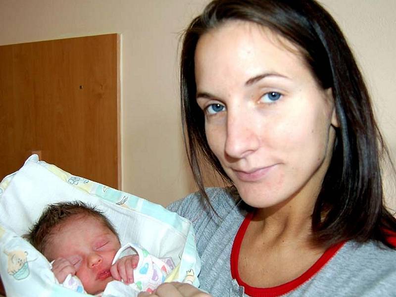 Tomáš Rambousek z Chebu se narodil 3. října po sedmé hodině ranní. Maminka Eva s manželem Romanem (byl u porodu) věděli, že prvním děťátkem bude chlapeček. Měřil 48 cm, vážil 2500 gramů.