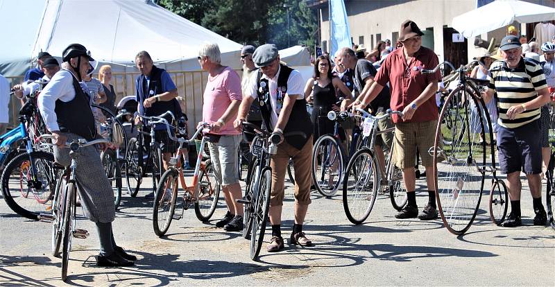 O víkendu se konal 31. ročník srazu milovníků historických bicyklů a vícekol