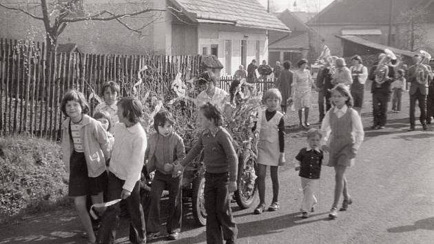 Historické fotografie z obce Vejvanov najdete na speciální stránce projektu Jak jsme žili v Rokycanském deníku v pátek 14. června.